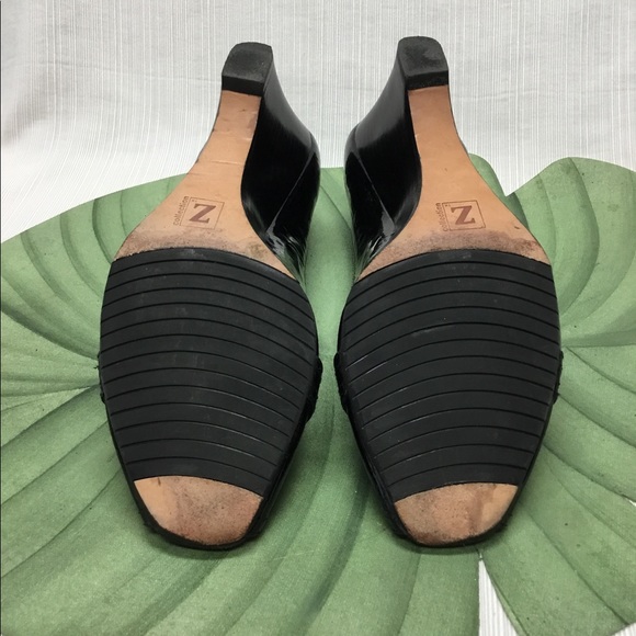 7 Collection Black Patent Low Heels - Picture 9 of 9